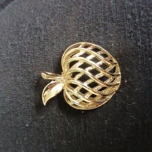 Gerry's Gold Tone Apple Brooch